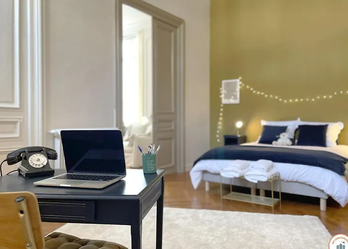 Le Crosne - Parking - Prestige - Calm Appartement